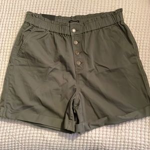 Banana Republic Woman’s Size 14 - 5” Dark Green Shorts